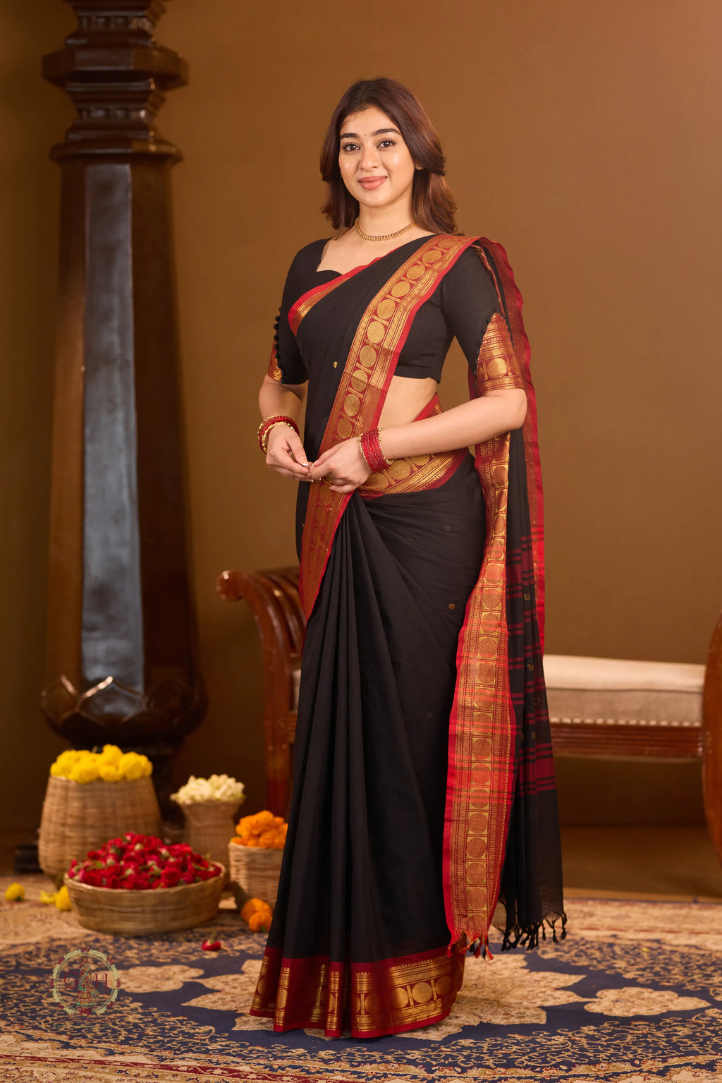 Midnight Black with Vermilion Jari Border