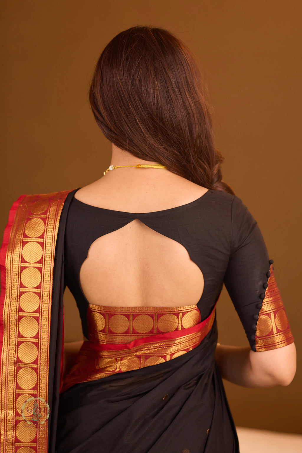Midnight Black with Vermilion Jari Border